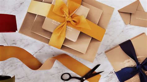 idées cadeaux burberry|Burberry store online.